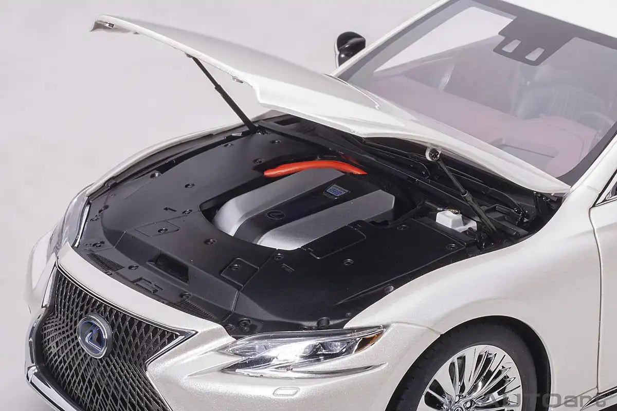 Autoart 1/18 Lexus LS500H White/Crimson/Black 78866- Japan Figure Store - #1 Bring To You The Best Japanese Goods