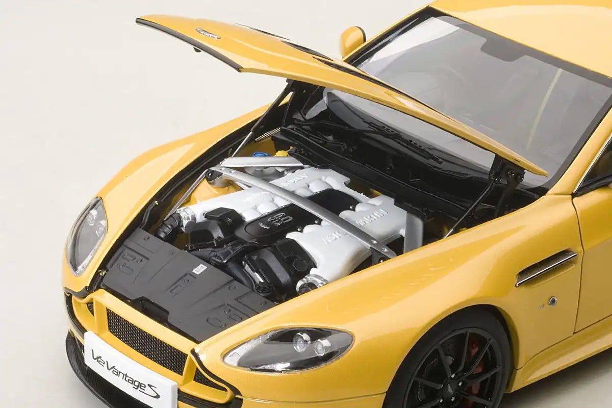Autoart 1/18 Aston Martin V12 Vantage S 2015 Diecast Model Yellow- Japan Figure Store - #1 Bring To You The Best Japanese Goods
