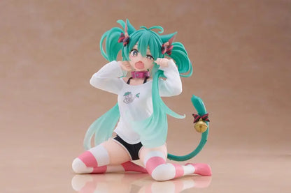 Taito Hatsune Miku Desktop Cute Cat Ears Figure 13cm