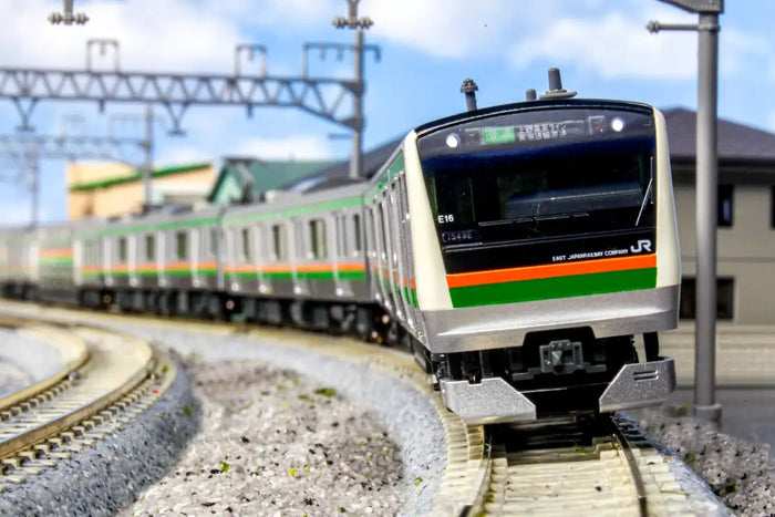 KATO N Gauge E233 Series 3000 Tokaido Line 5-Car Train Set 10-1270S Model