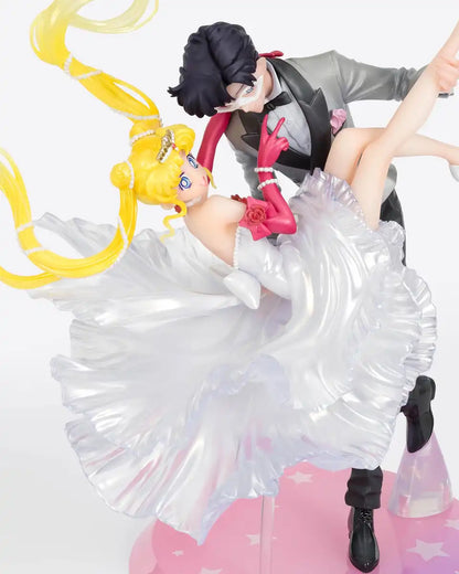Tamashii Nations Sailor Moon Usagi & Tuxedo Mask Moonlight Glow Edition Figure