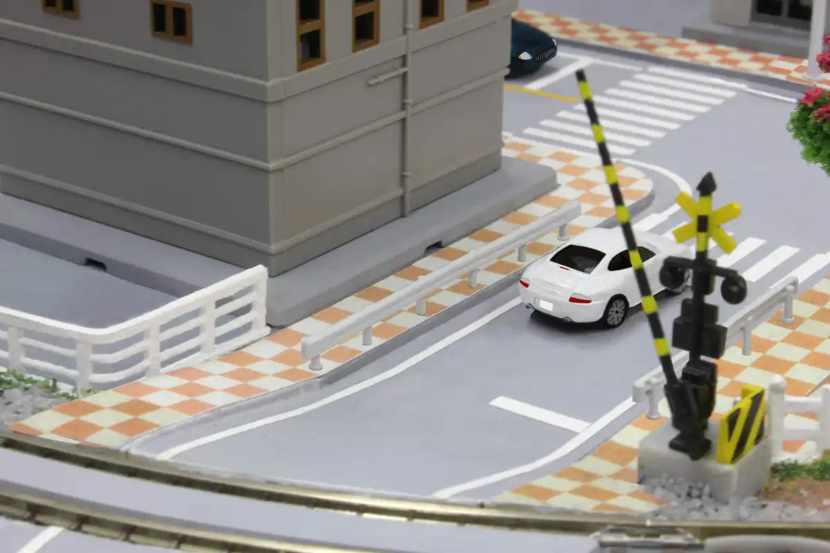 Rokuhan Z Gauge Guardrail Set S060-1 – Diorama Modeling Supplies- Japan Figure Store - #1 Bring To You The Best Japanese Goods