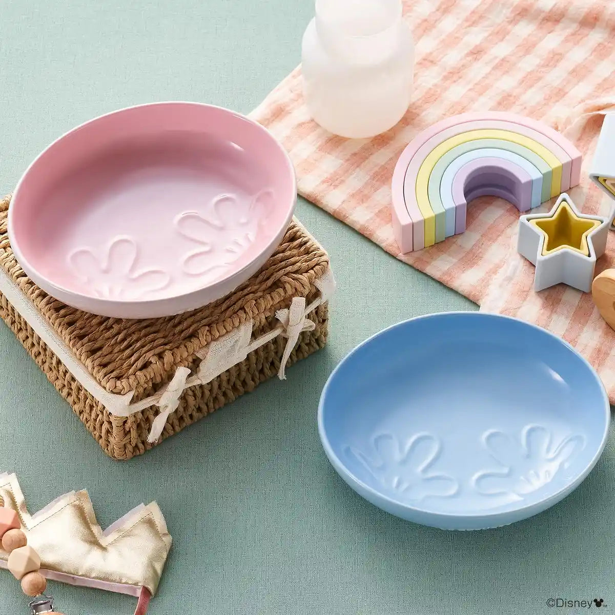 Le Creuset Disney Mickey Mouse Oval Dish 19cm Shell Pink Oven Safe- Japan Figure Store - #1 Bring To You The Best Japanese Goods