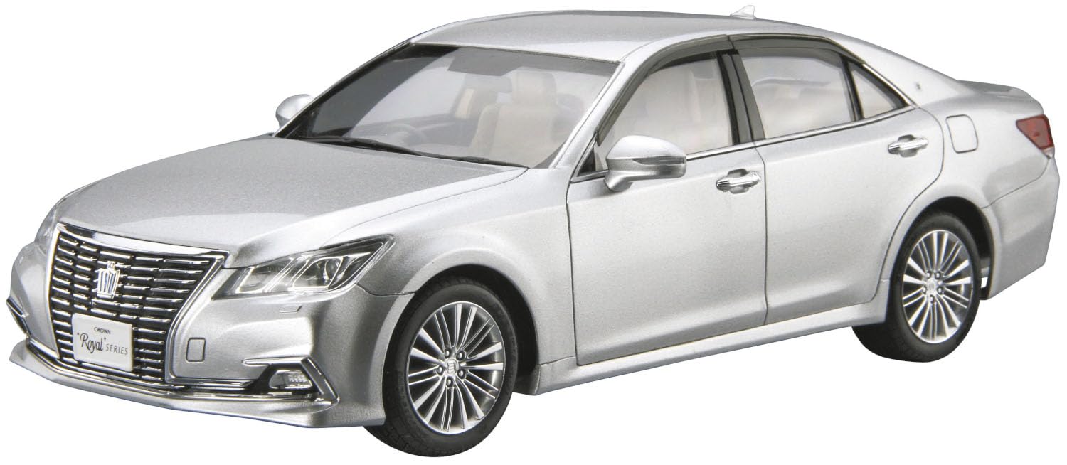 Aoshima 1/24 Toyota Crown Royal Saloon G 2015 Model