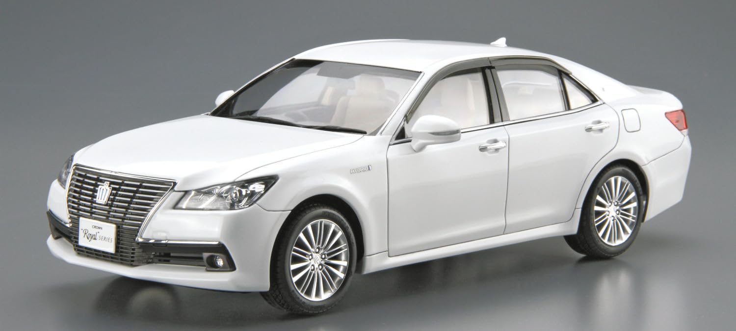 Aoshima 1/24 Toyota Crown Royal Saloon G 2015 Model