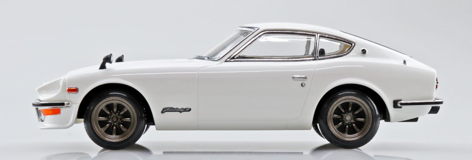 Aoshima 1/32 Nissan S30 Fairlady Z Custom White Model Kit