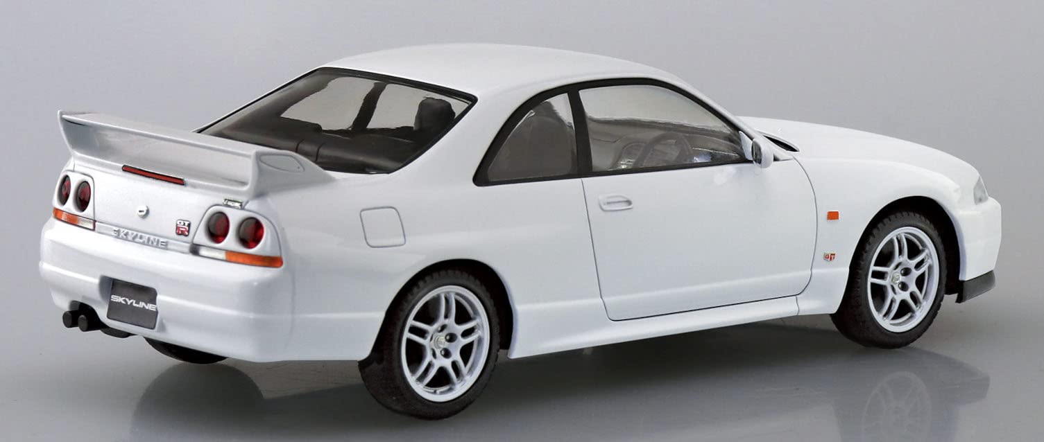 Aoshima 1/32 Snap Kit Nissan R33 Skyline GT-R White