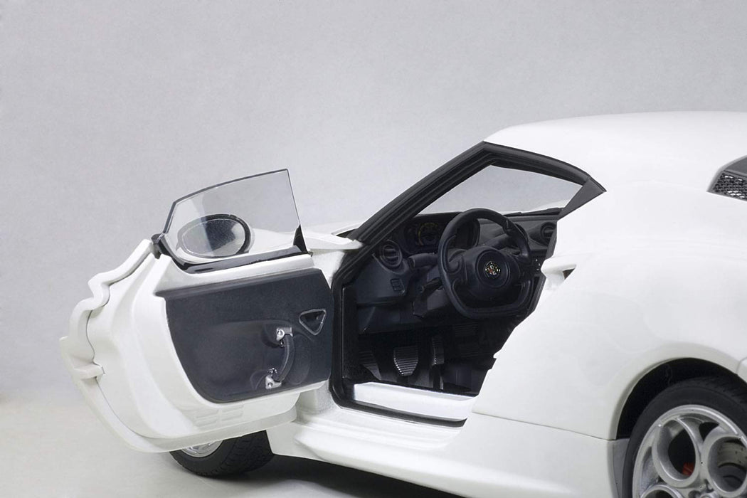 Modèle réduit de voiture moulée sous pression Alfa Romeo 4C blanche Autoart 1/18