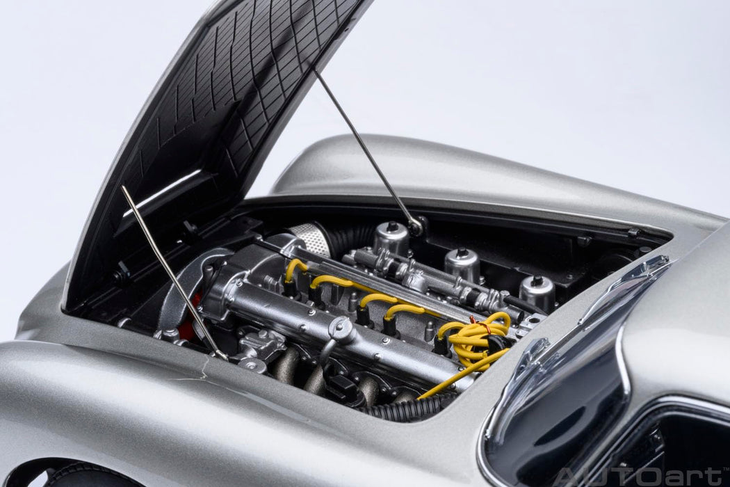 Autoart Aston Martin Db5 Model 1/18 Silver Metallic 70287 Replica Car