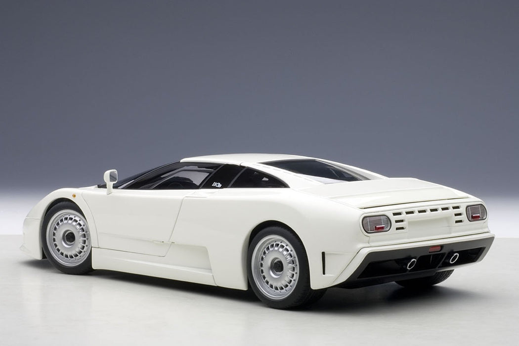 Modèle réduit moulé sous pression Bugatti Eb110 GT à l'échelle 1/18 d'Autoart - Blanc