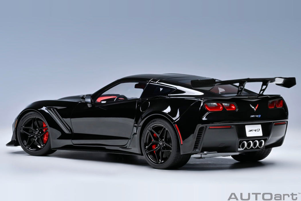 Collection de modèles réduits de voitures Chevrolet Corvette C7 ZR1 noires à l'échelle 1/18 d'Autoart