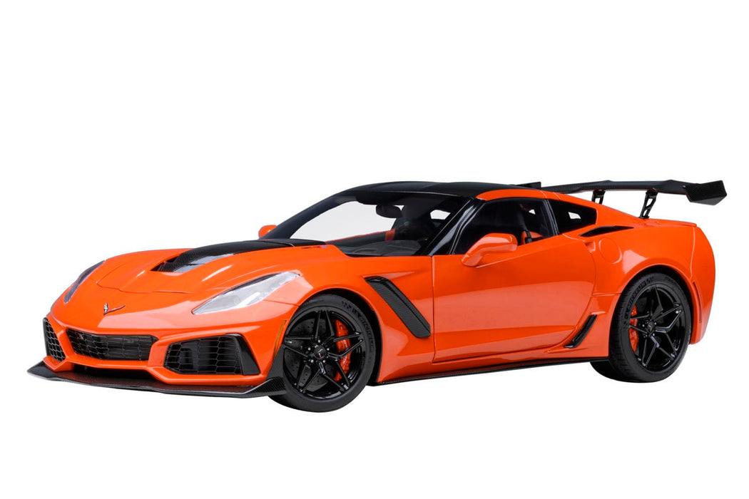 Modèle réduit de voiture Chevrolet Corvette C7 ZR1 Orange à l'échelle 1/18 d'Autoart