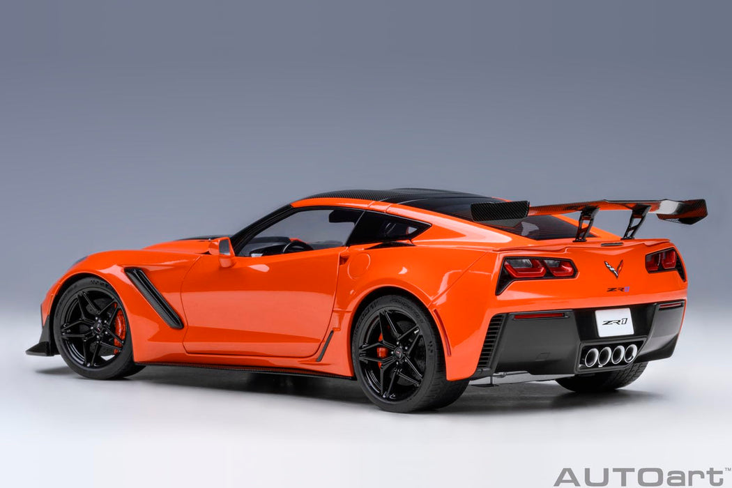 Modèle réduit de voiture Chevrolet Corvette C7 ZR1 Orange à l'échelle 1/18 d'Autoart