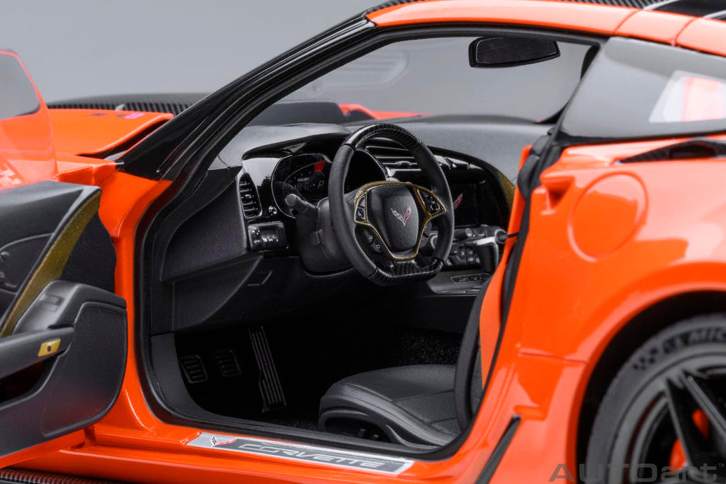 Modèle réduit de voiture Chevrolet Corvette C7 ZR1 Orange à l'échelle 1/18 d'Autoart