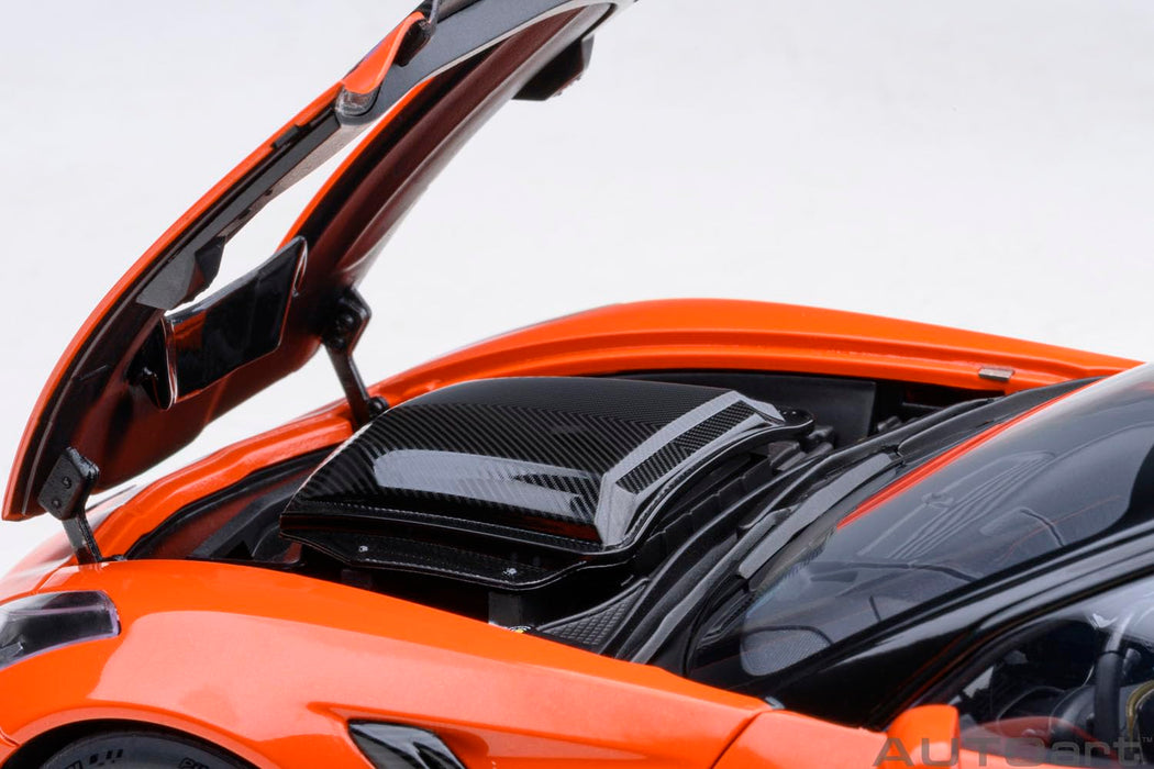 Modèle réduit de voiture Chevrolet Corvette C7 ZR1 Orange à l'échelle 1/18 d'Autoart