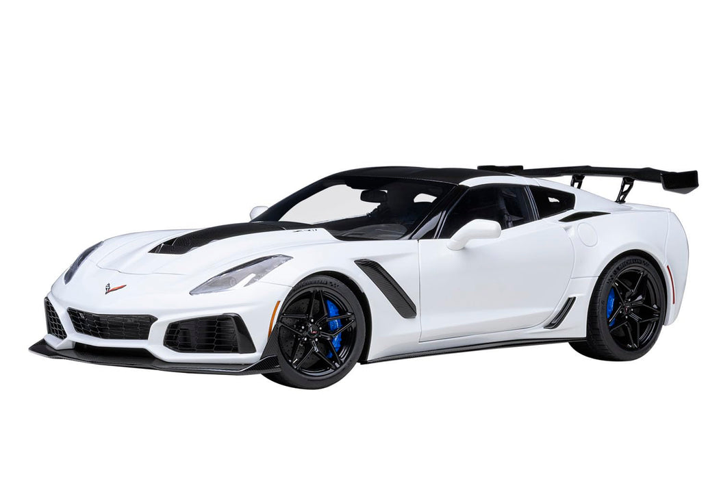 Modèle moulé sous pression Chevrolet Corvette C7 ZR1 1/18 d'Autoart en blanc