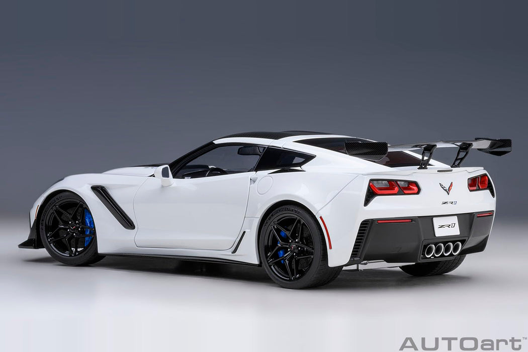 Modèle moulé sous pression Chevrolet Corvette C7 ZR1 1/18 d'Autoart en blanc