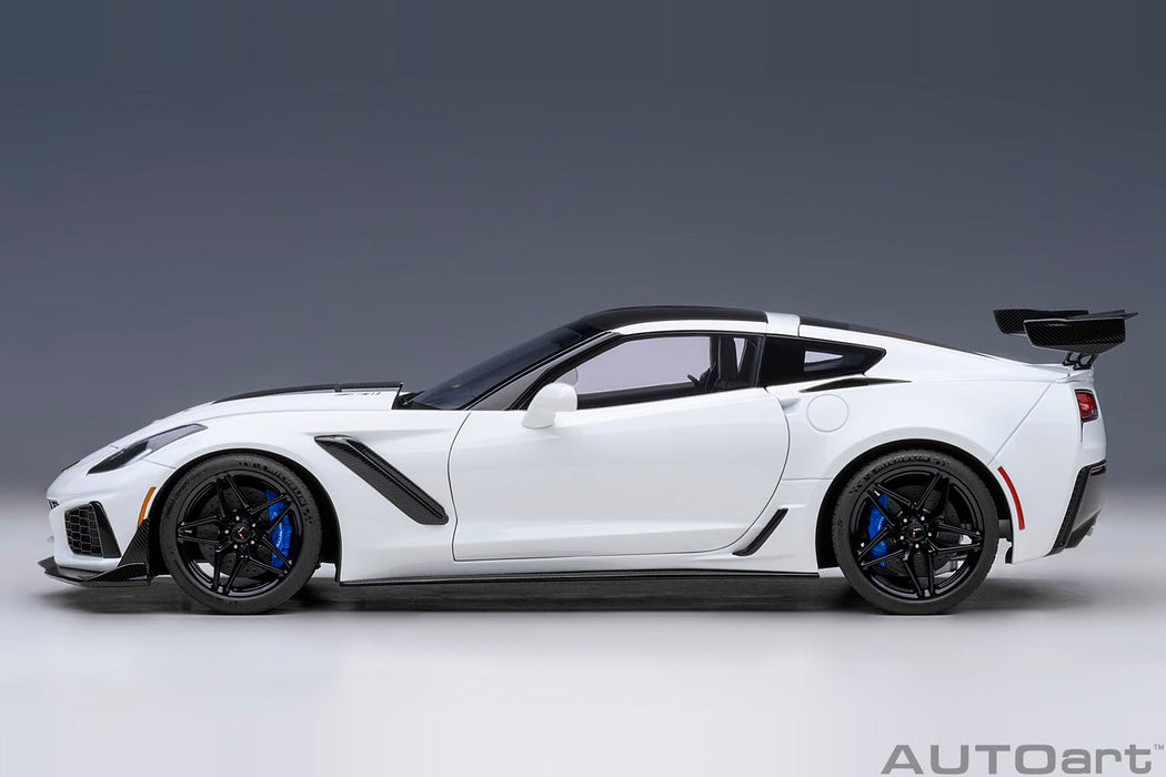 Modèle moulé sous pression Chevrolet Corvette C7 ZR1 1/18 d'Autoart en blanc