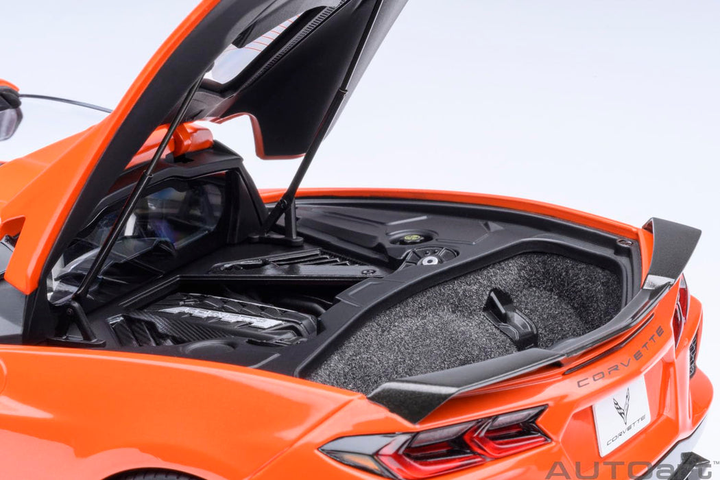 Modèle réduit de voiture Chevrolet Corvette C8 Stingray Z51 Orange à l'échelle 1/18 de Autoart