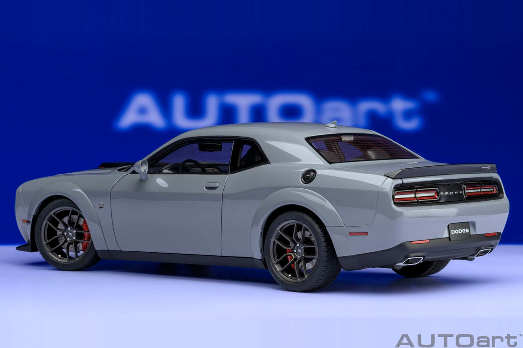 Modèle réduit de voiture Dodge Challenger R/T Scat Pack Widebody 2022 Gris 1/18 Autoart