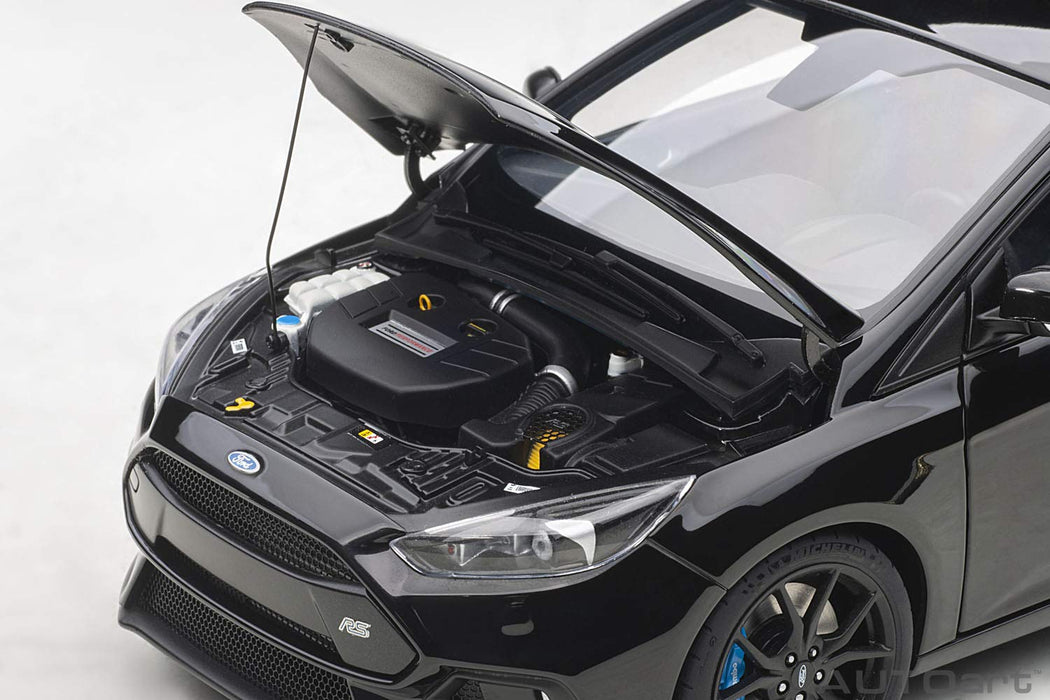 Modèle réduit de voiture Ford Focus RS à l'échelle 1/18 d'Autoart, finition noire