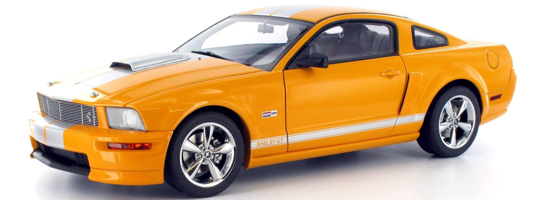 Modèle réduit de voiture moulée sous pression orange Ford Mustang GT Coupé 2007 de Autoart au 1/18