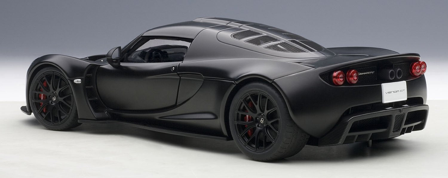 Modèle réduit de voiture Hennessey Venom GT Spider en carbone noir mat à l'échelle 1/18 de Autoart