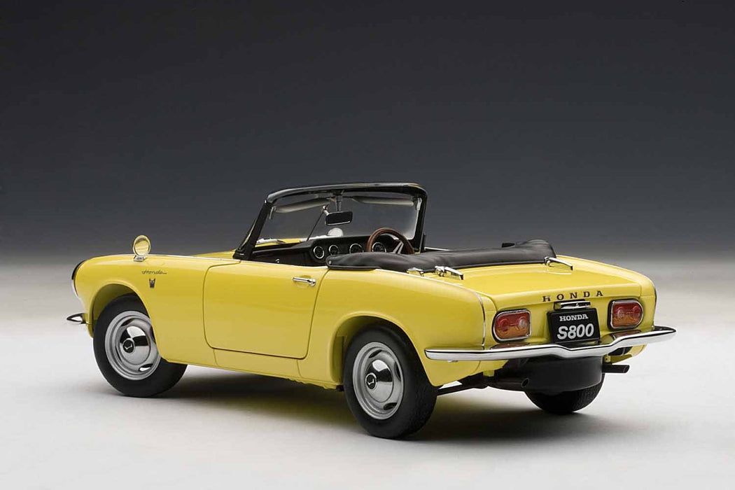 Modèle réduit de voiture moulée sous pression jaune Honda S800 à l'échelle 1/18 d'Autoart