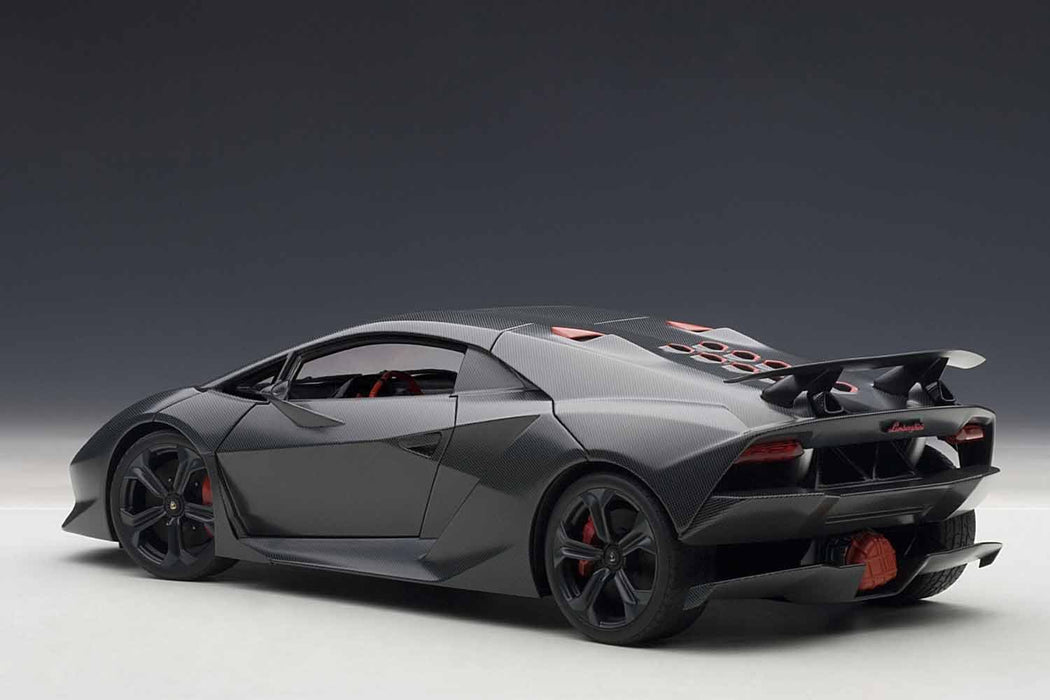 Modèle moulé sous pression Lamborghini Sesto Elemento 1/18 Autoart Gris carbone