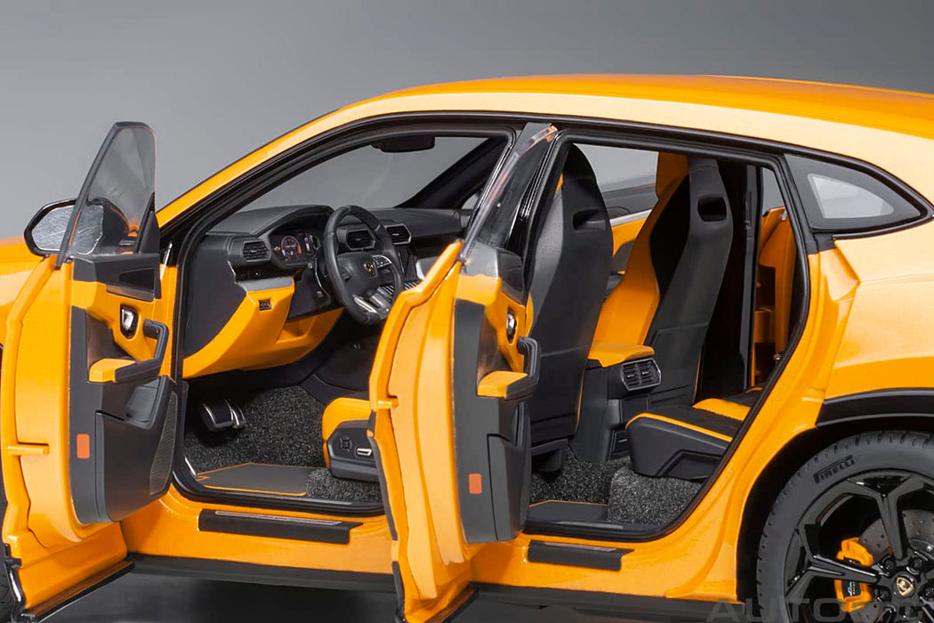 Modèle Lamborghini Urus 1/18 Autoart finition orange perle