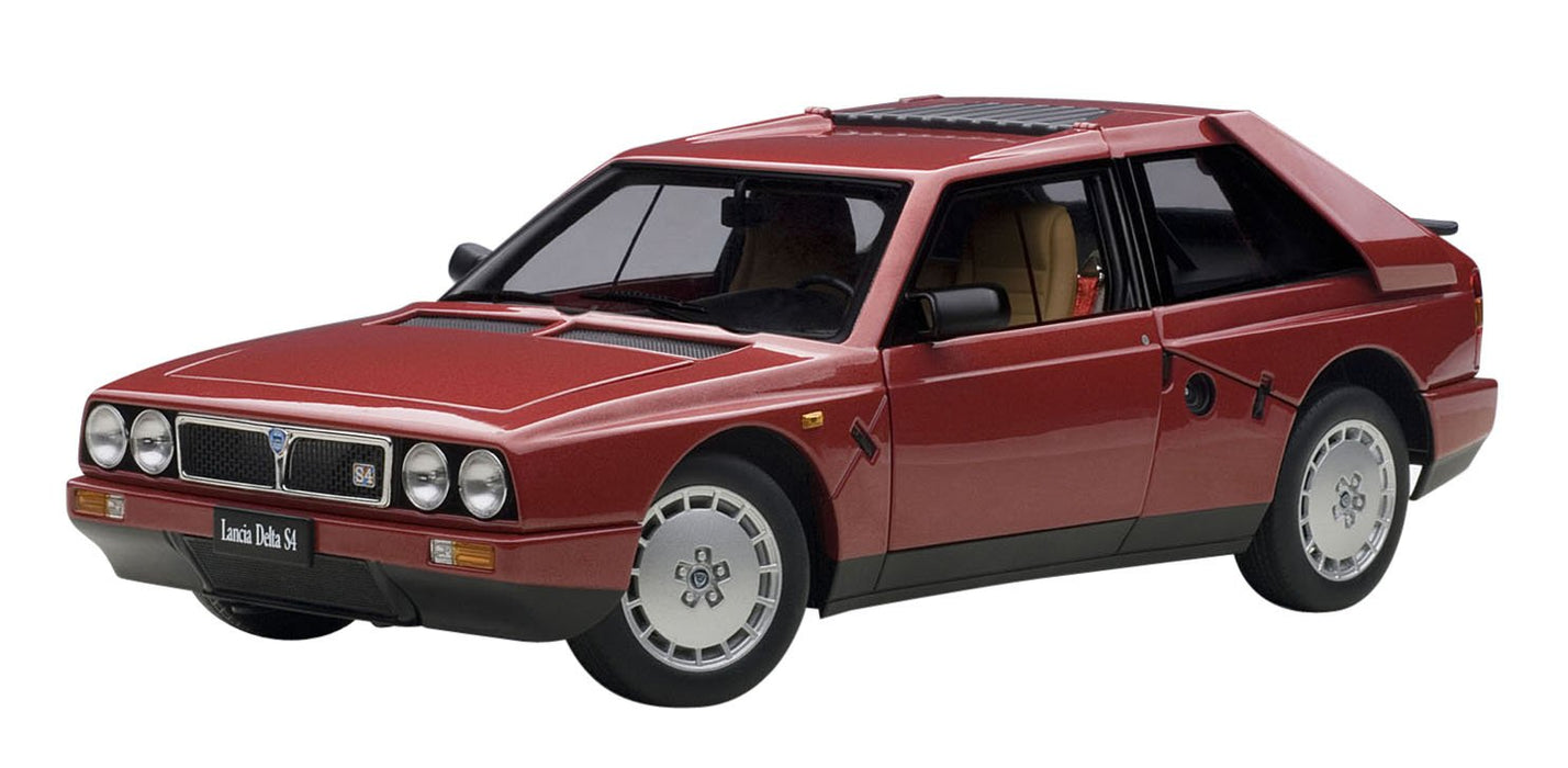 Modèle réduit de voiture rouge Autoart 1/18 Lancia Delta S4 Stradale