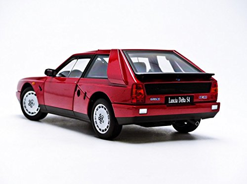 Modèle réduit de voiture rouge Autoart 1/18 Lancia Delta S4 Stradale