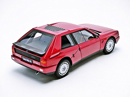 Modèle réduit de voiture rouge Autoart 1/18 Lancia Delta S4 Stradale