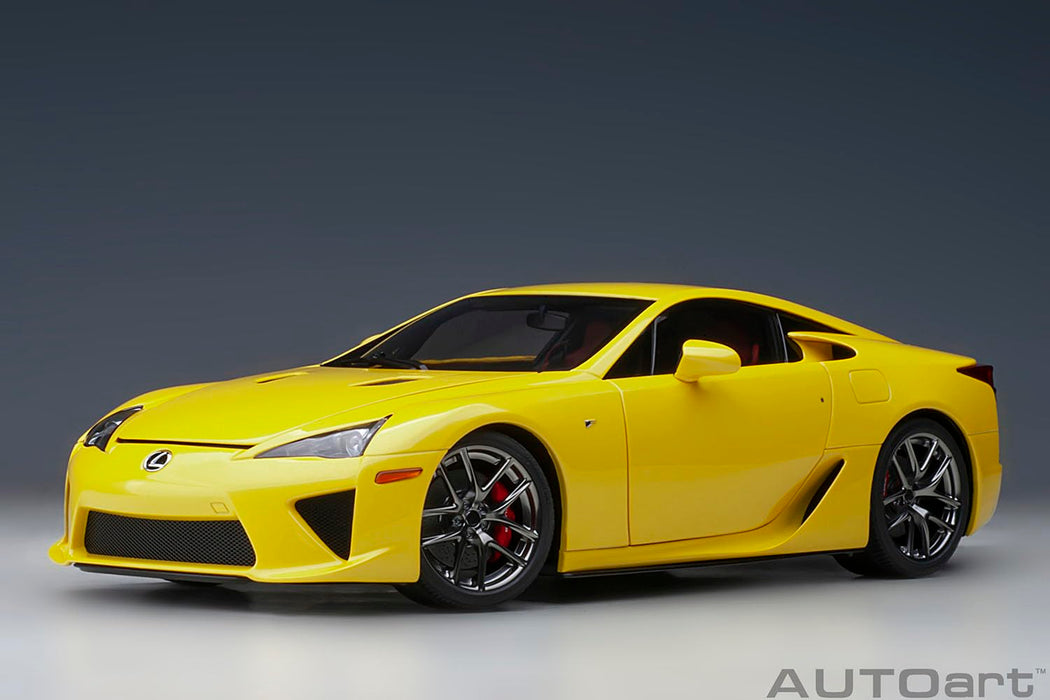 Autoart Lexus LFA, perlgelb, Maßstab 1/18, Modellauto, Sammlerstück