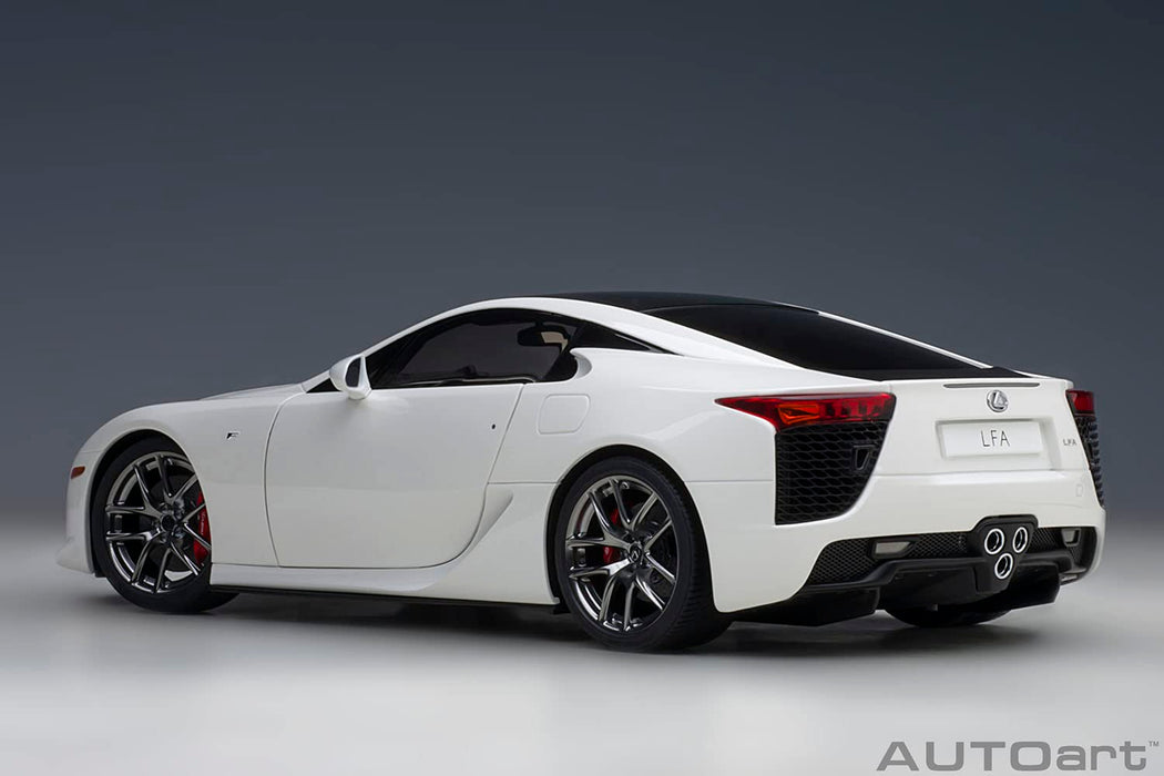 Modèle fini carbone noir et blanc Lexus LFA à l'échelle 1/18 de Autoart