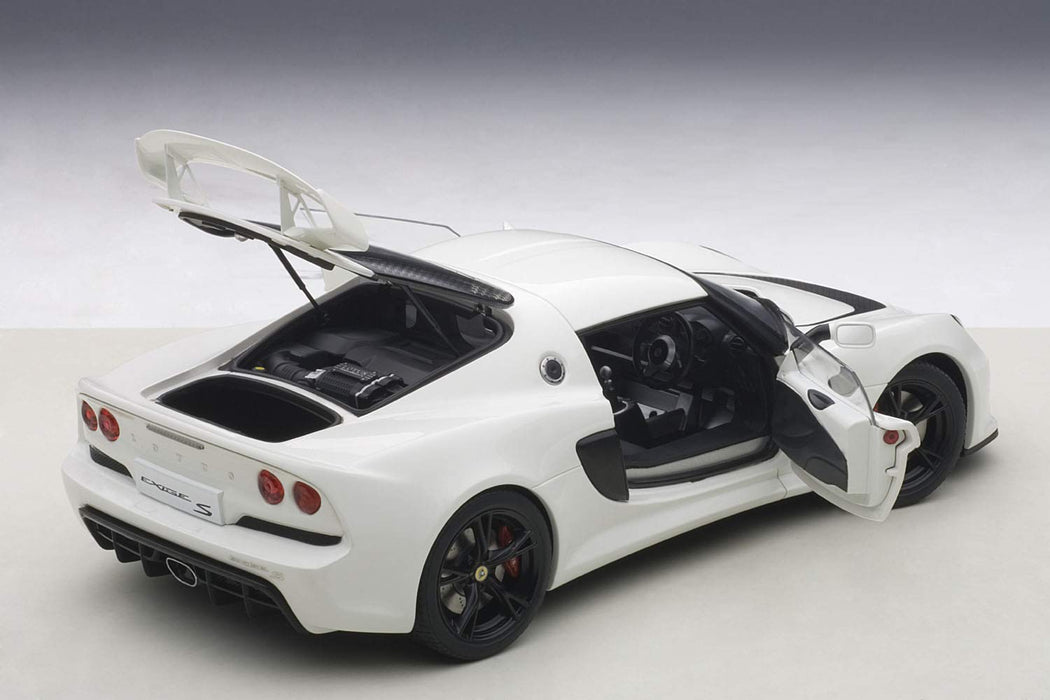 Modèle réduit de voiture moulé sous pression Lotus Exige S à l'échelle 1/18 d'Autoart en blanc