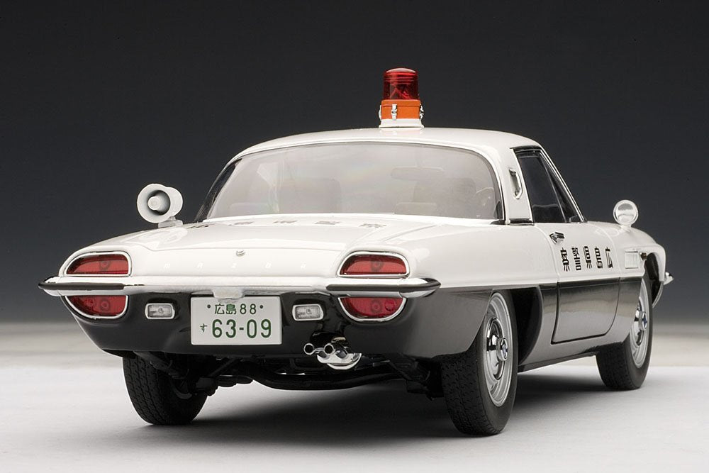 Modèle réduit de voiture de police sportive Mazda Cosmo de la préfecture d'Hiroshima à l'échelle 1/18