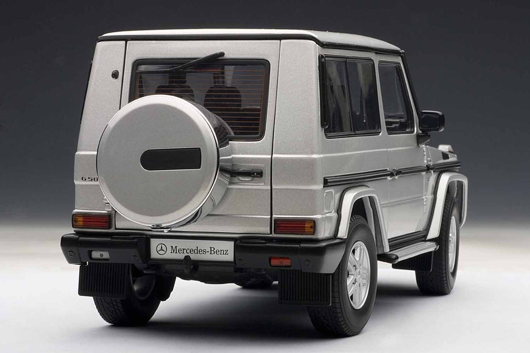 Modèle réduit de voiture Mercedes Benz G500 Swb argenté à l'échelle 1/18 de Autoart