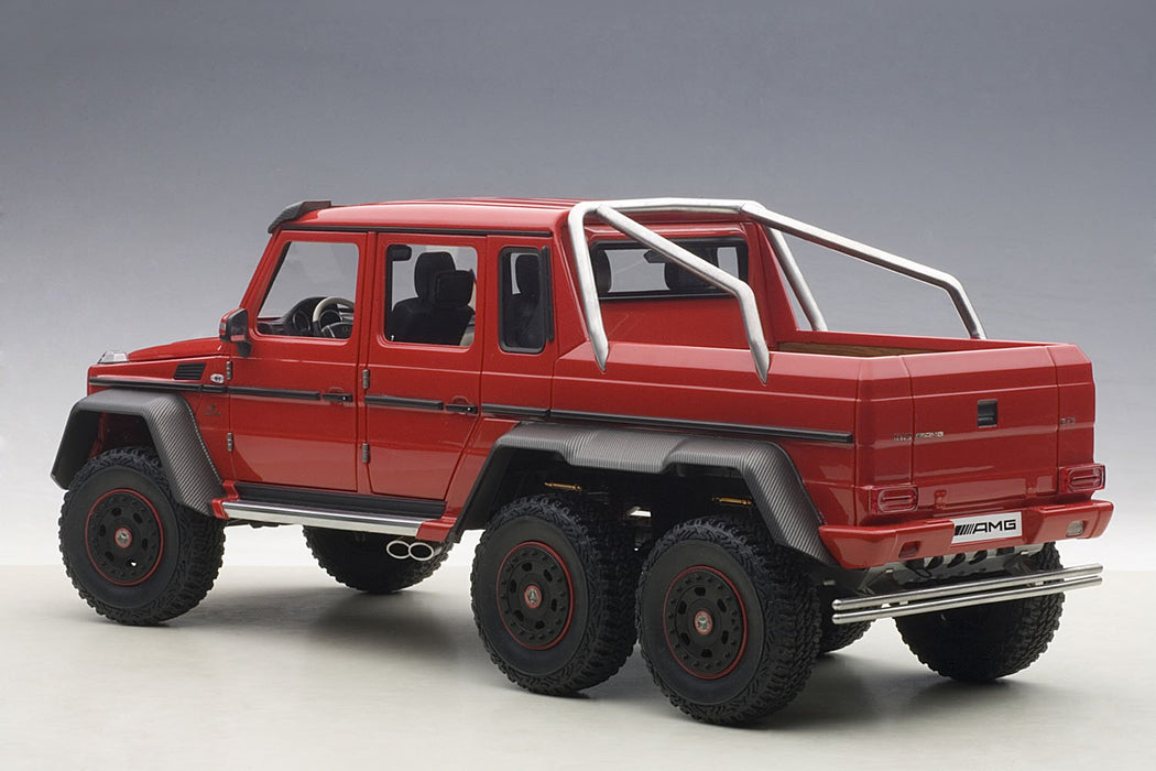 Modèle réduit de voiture rouge Mercedes Benz G63 AMG 6X6 à l'échelle 1/18 d'Autoart