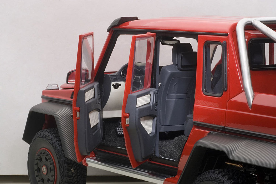 Modèle réduit de voiture rouge Mercedes Benz G63 AMG 6X6 à l'échelle 1/18 d'Autoart