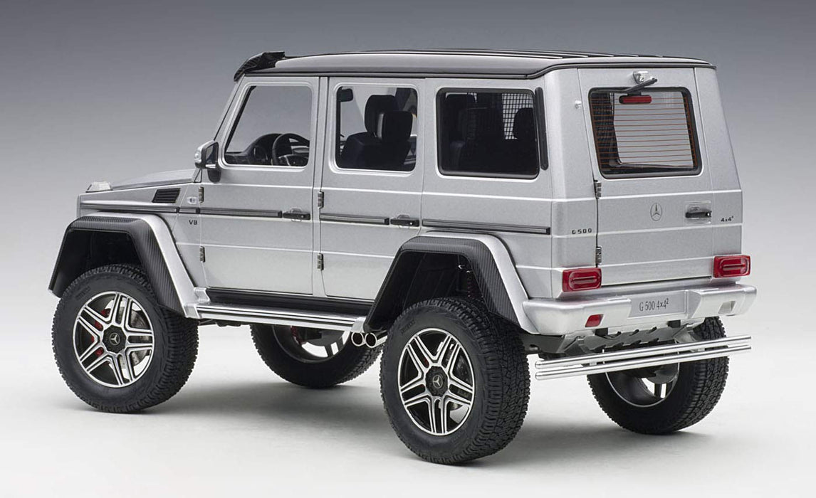 Modèle réduit moulé sous pression Mercedes-Benz G500 4X4 carré argenté à l'échelle 1/18 d'Autoart