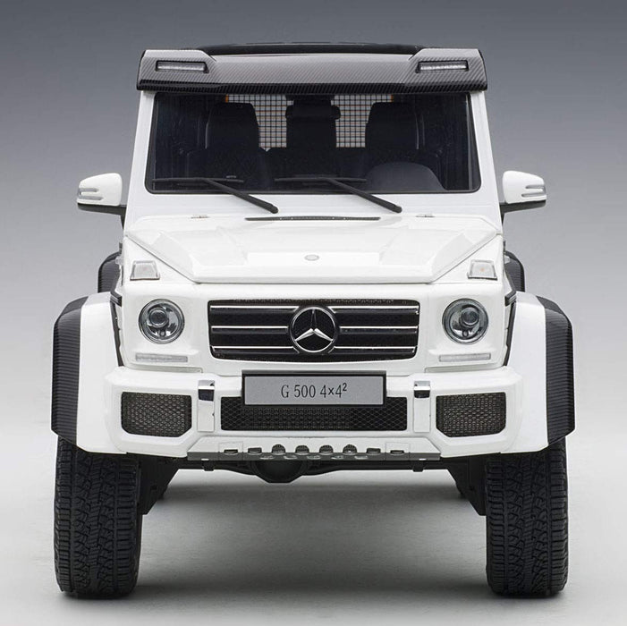 Modèle réduit de voiture blanche carrée Mercedes-Benz G500 4X4 à l'échelle 1/18 d'Autoart