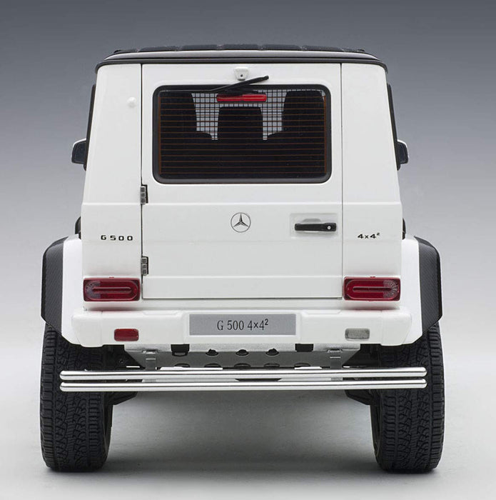 Modèle réduit de voiture blanche carrée Mercedes-Benz G500 4X4 à l'échelle 1/18 d'Autoart