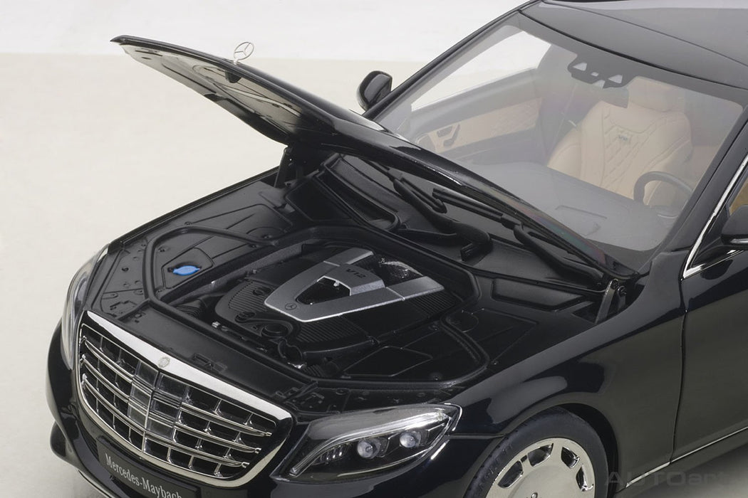 Modèle réduit de voiture Mercedes-Maybach S 600 noire à l'échelle 1/18 d'Autoart