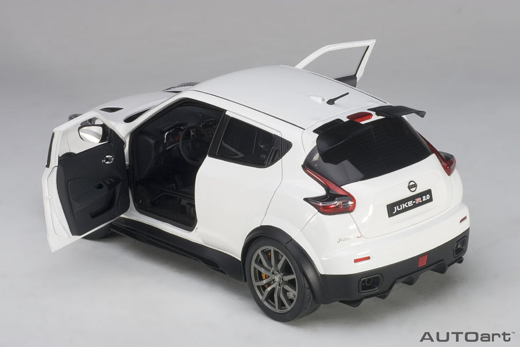 Modèle réduit de voiture moulée sous pression Nissan Juke R 2.0 blanche Autoart 1/18