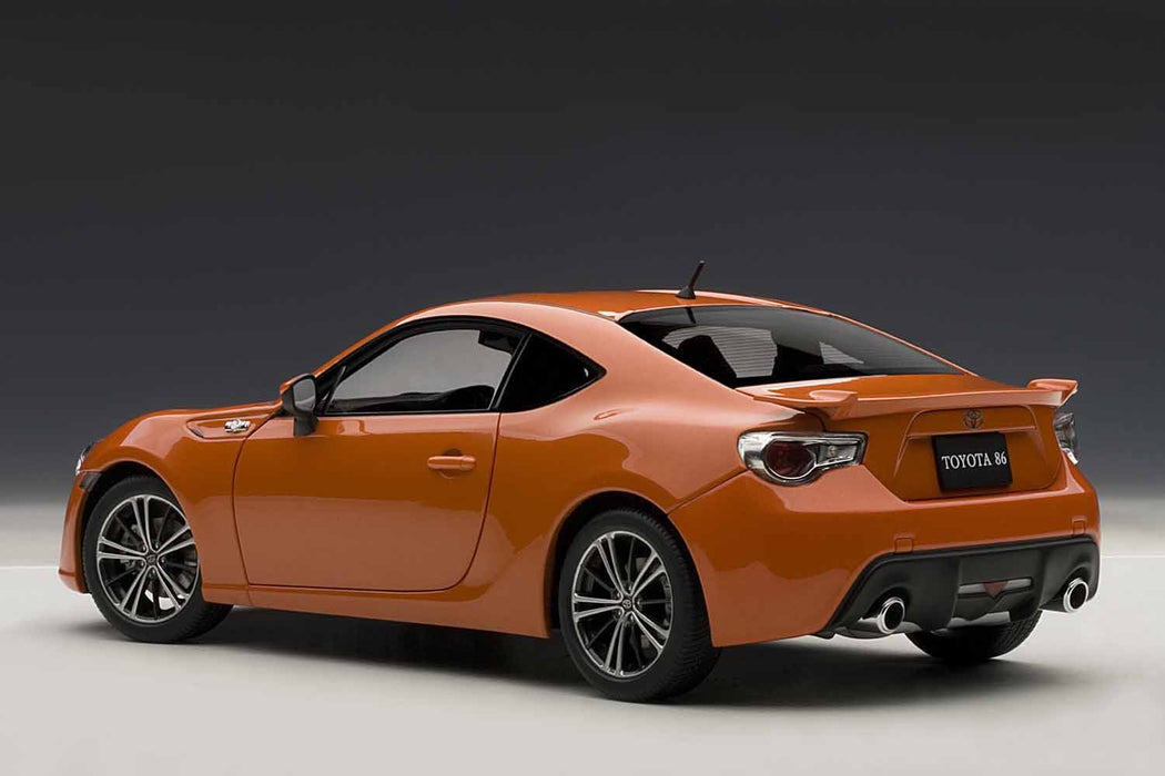 Modèle réduit Toyota 86 GT Limited à conduite à droite, orange métallisé, échelle 1/18 de Autoart