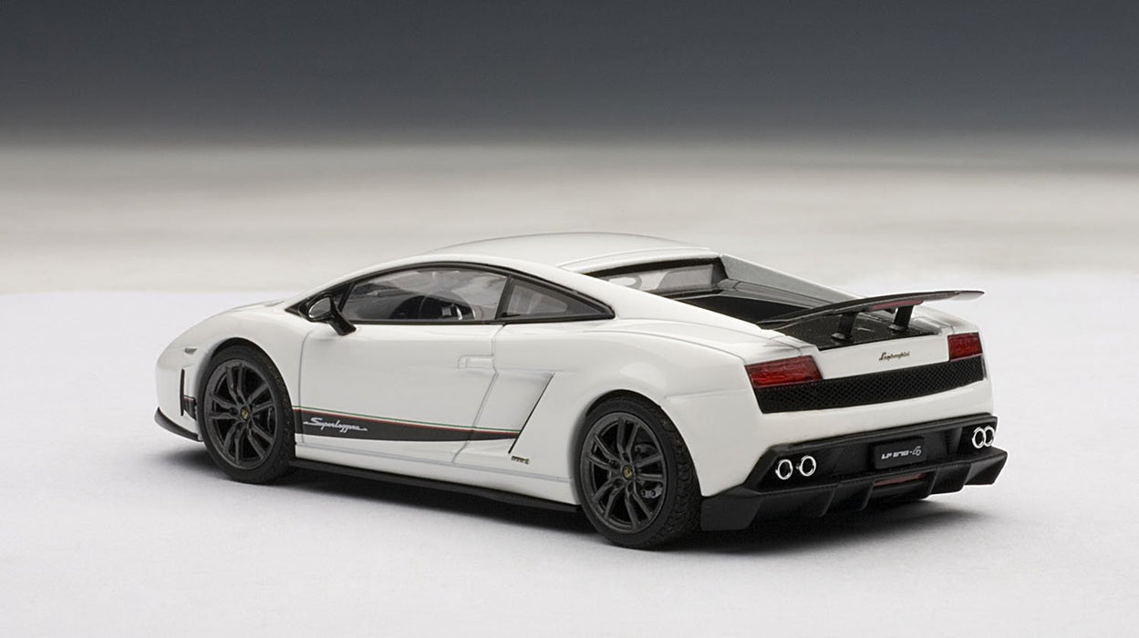 Modèle réduit de voiture Lamborghini Gallardo LP570-4 Superleggera blanche à l'échelle 1/43 de Autoart