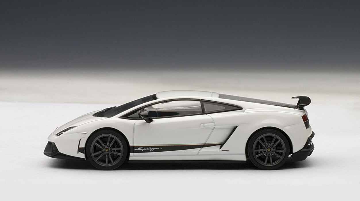 Modèle réduit de voiture Lamborghini Gallardo LP570-4 Superleggera blanche à l'échelle 1/43 de Autoart