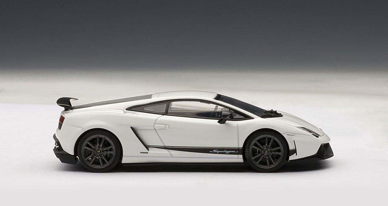 Modèle réduit de voiture Lamborghini Gallardo LP570-4 Superleggera blanche à l'échelle 1/43 de Autoart