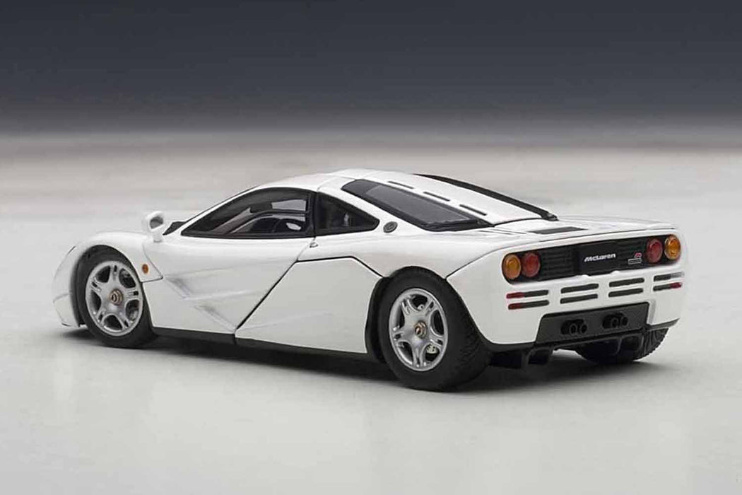 Modèle réduit de voiture McLaren F1 blanche à l'échelle 1/43 de Autoart